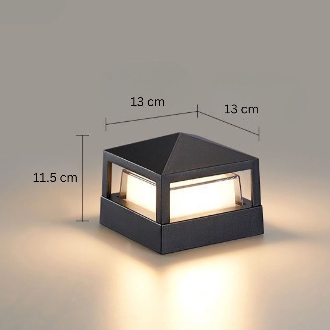 Fyrkantig lampa med pyramidformat tak, med måttangivelser för bredd, djup och höjd. 16