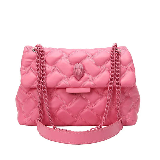 Rosa gesteppte Handtasche mit Kettenriemen, Damenmode, stilvoll, elegant, Accessoire.