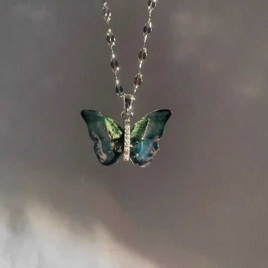 Schmetterlingsanhänger Halskette, grün-blau, Silberkette, Damen Schmuck, elegantes Design.