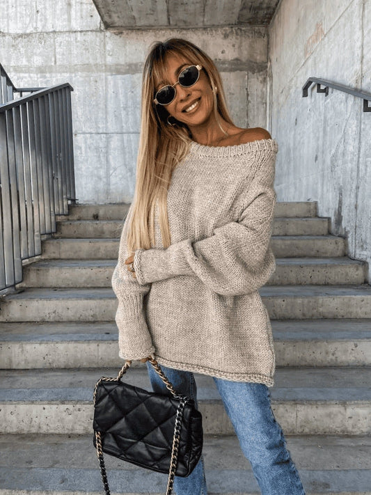 Löst stickad damtröja med off-shoulder-design – Amira