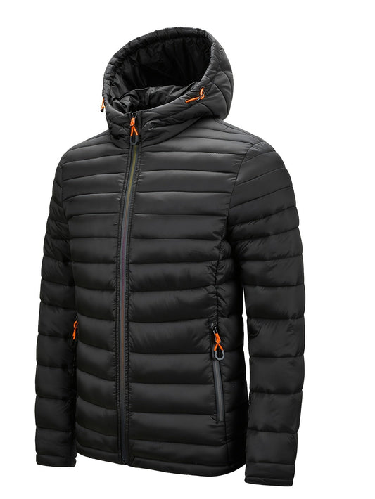 Schwarze Daunenjacke mit Kapuze, Reißverschluss, orange Details, warm, wintertauglich.