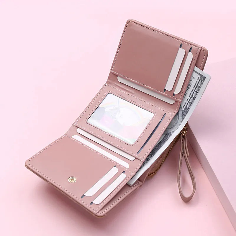 Rosa Damen-Geldbörse aus Leder mit Kartenfächern und Geldscheinfach, elegant und praktisch.