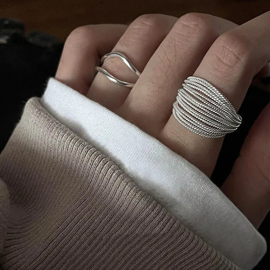 Justerbar silverring med vintage-detalj – Vinterunder från Seléna