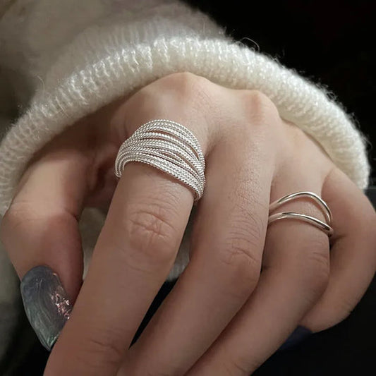 Justerbar silverring med vintage-detalj – Vinterunder från Seléna