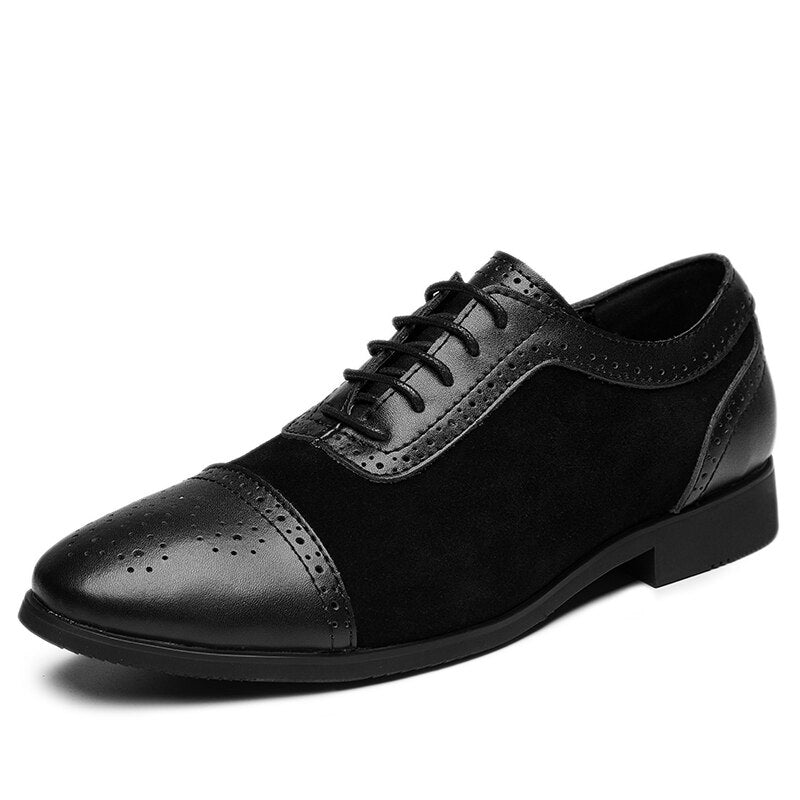 Schwarzer Herren-Lederschnürschuh, elegantes Design, Business- und Freizeitmode.