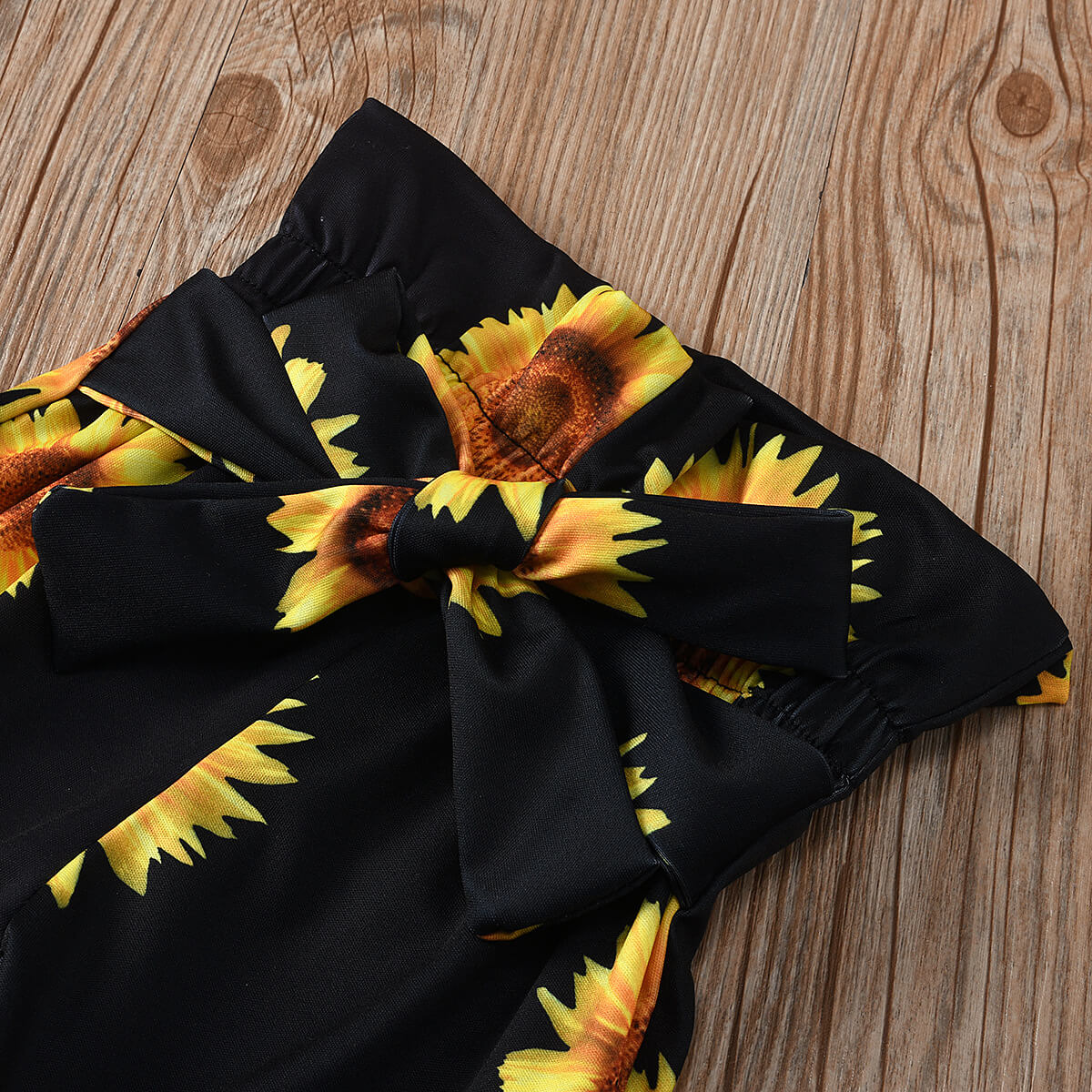 2-delad babyoutfit med solrosmönster – SolLeende