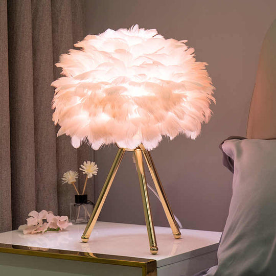Dimbar bordslampa med lyxiga fjädrar – Pluma