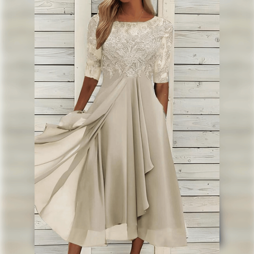 Elegantes cremefarbenes Spitzenkleid, knielang, mit halblangen Ärmeln, ideal für besondere Anlässe.