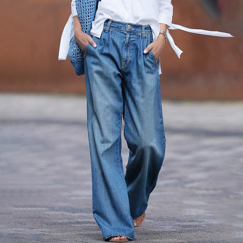 Weite blaue Jeanshose Damen, lässig, Denim, modisch, Straßenmode, bequem, Freizeitlook.