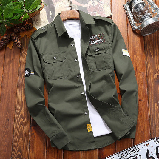 Khaki Herrenhemd, Baumwolle, Retro Slim Fit, lange Ärmel, Militärstil, mit Taschen.