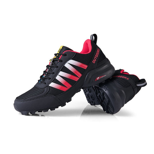 Schwarze und rote Outdoor-Sportschuhe, rutschfeste Sohle, atmungsaktiv, für Herren.