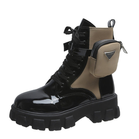 Schwarzer und beiger Damenstiefel mit Plateau, Schnürung und abnehmbarer Tasche.