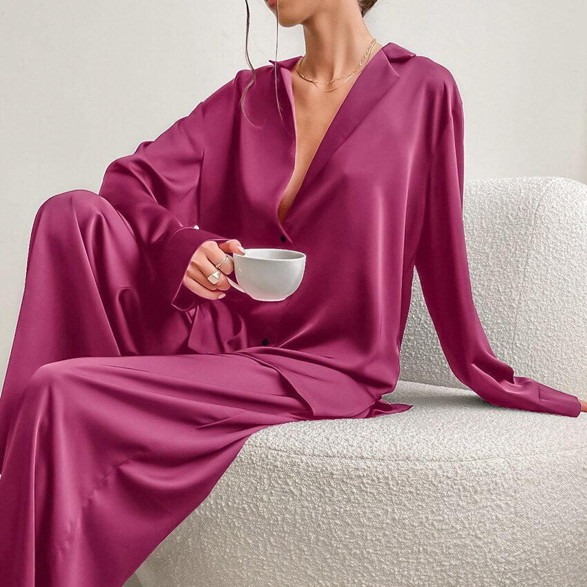 Satinpyjamasset – Isabella Hösttrollkonst-utgåva