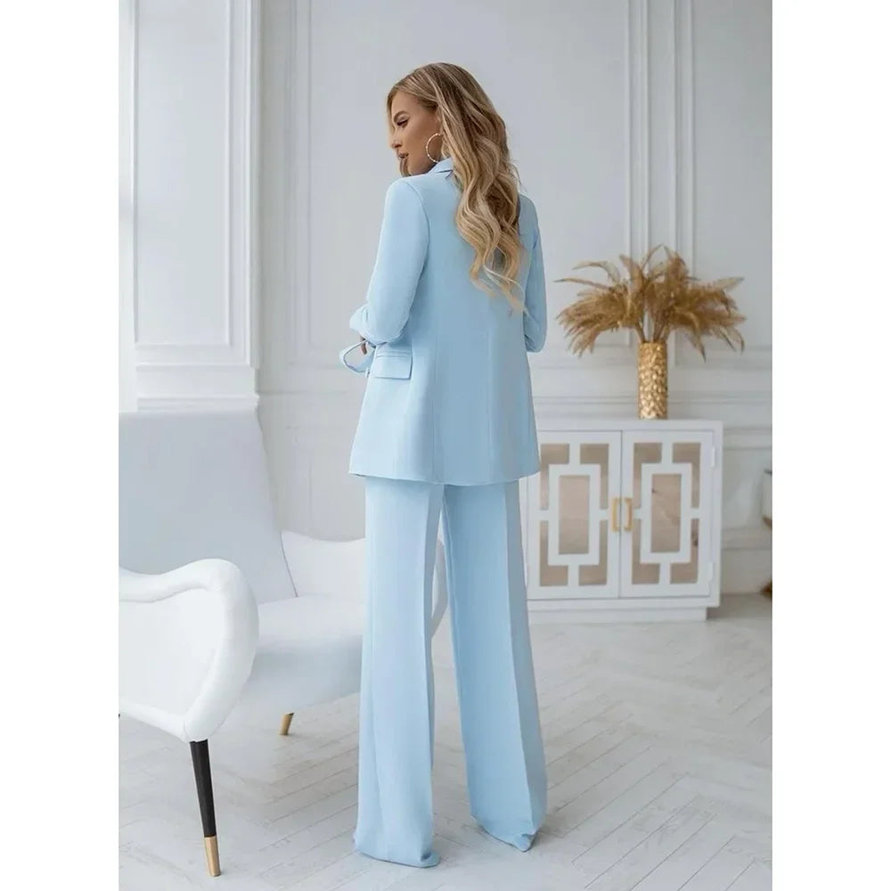 Tvådels ljusblå byxdress-set med dubbelknäppning – Höstmagin Vivienne