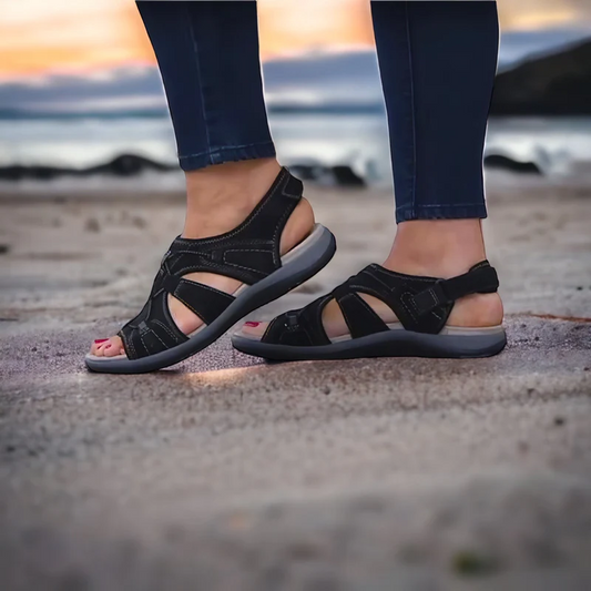Schwarze orthopädische Sandalen für Damen, bequem, Strand, Sommermode, Naomi-Modell.