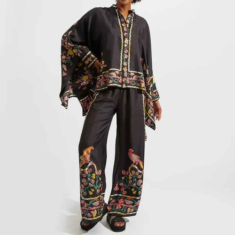 Tvådelat damlinne streetwear-set med etno-print – Samira höstkollektion