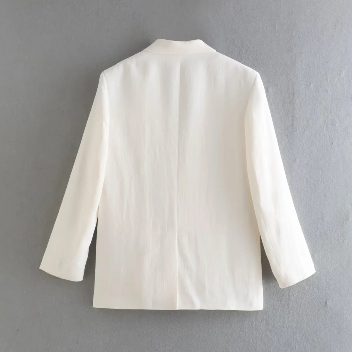 Weiße Damenblazer aus Leinen, elegant, langärmelig, minimalistisch, Rückansicht.