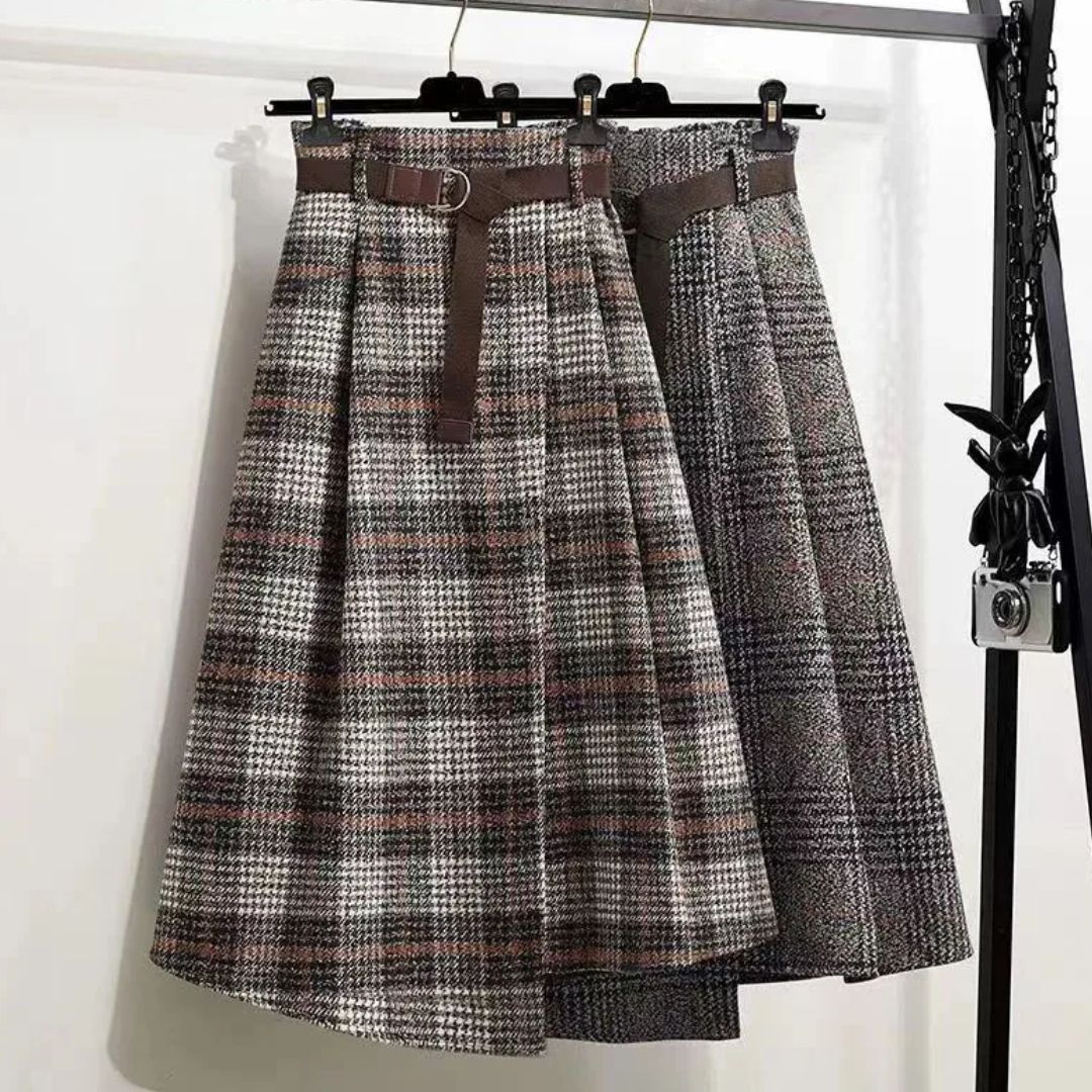 Zwei karierte Wollröcke mit Gürtel, A-Linie, braun-grau, Damenmode, Herbst-Winter.