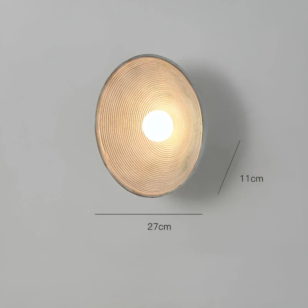 Moderne runde Wandleuchte, beige, 27 cm Durchmesser, 11 cm Tiefe, minimalistisches Design.