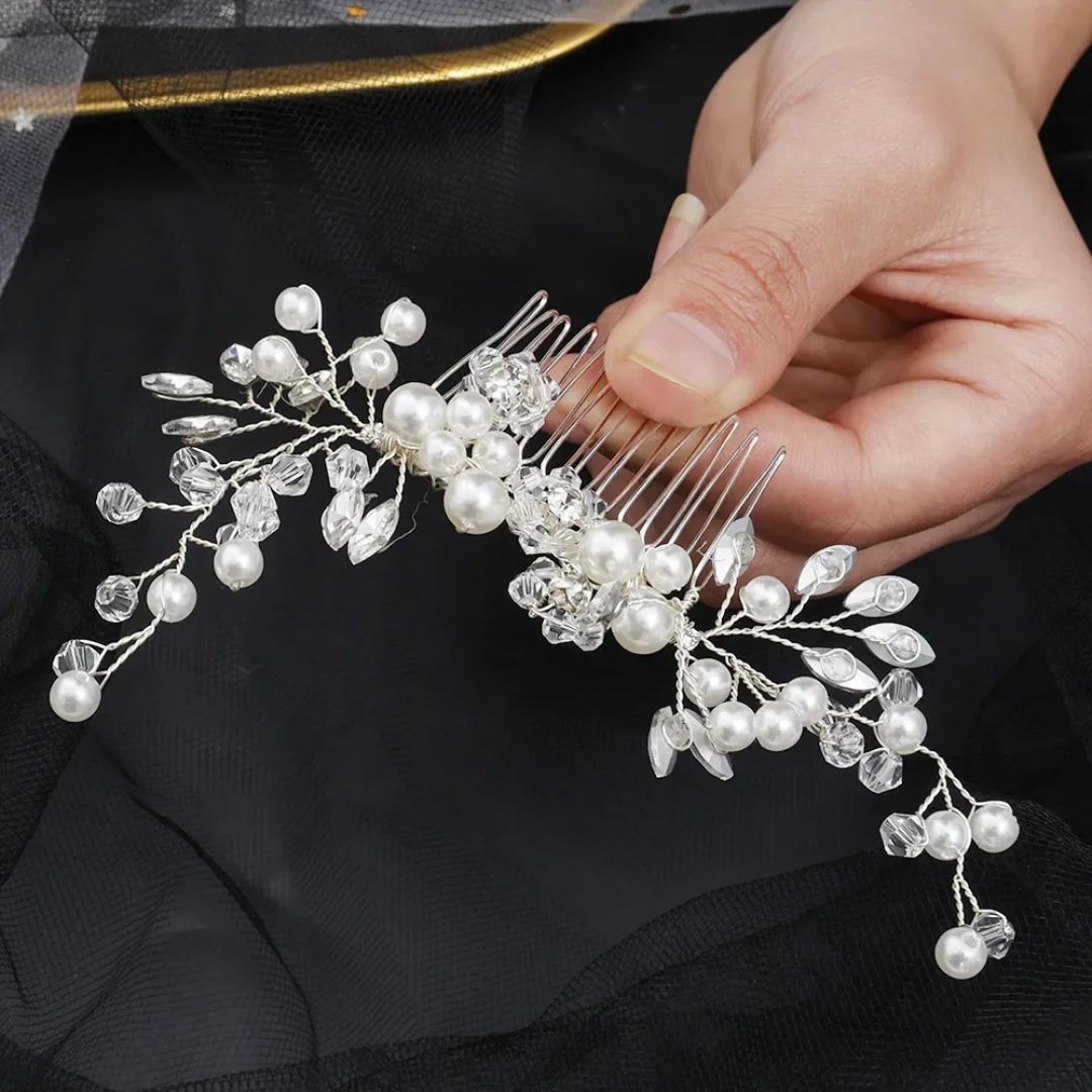 Handgefertigter Haarkamm mit Perlen und Kristallen, Brautschmuck, silberfarben.