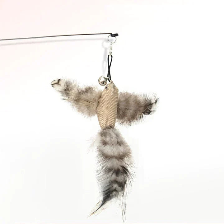 Spielzeugvogel für Katzen, beige, mit Federn und Glöckchen, interaktives Katzenspielzeug.