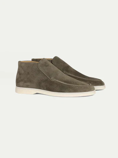 Olivgrüne Herren-Slipper aus Wildleder, ideal für den Sommer, italienisches Design.