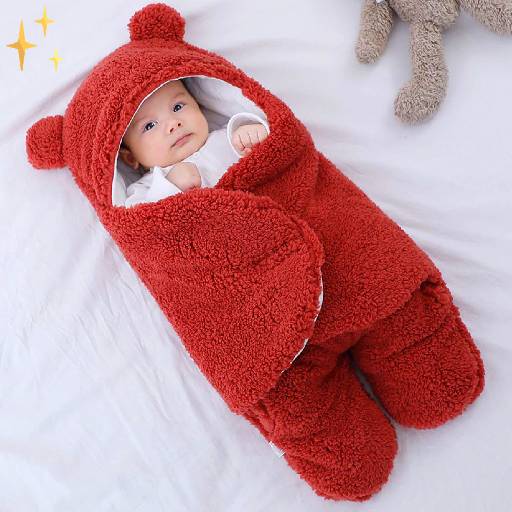 Roter Baby-Schlafsack mit Kapuze und Ohren, kuscheliges Fleece, ideal für Neugeborene.