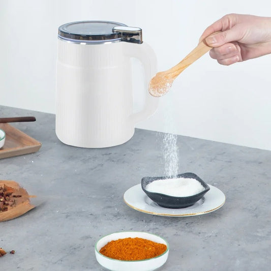 Weiße Zuckerdose mit Holzlöffel, Küchenzubehör, moderne Aufbewahrung, Kunststoffdeckel