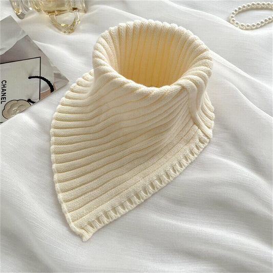 Beiger Strickschal, gerippt, modisch, warm, Damenaccessoire, Herbst-Winter, elegant.