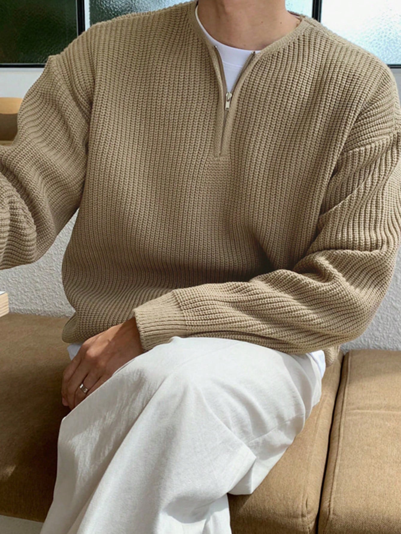 Beiger Strickpullover mit Reißverschluss, Herrenmode, lässig, Baumwolle, Herbstbekleidung.