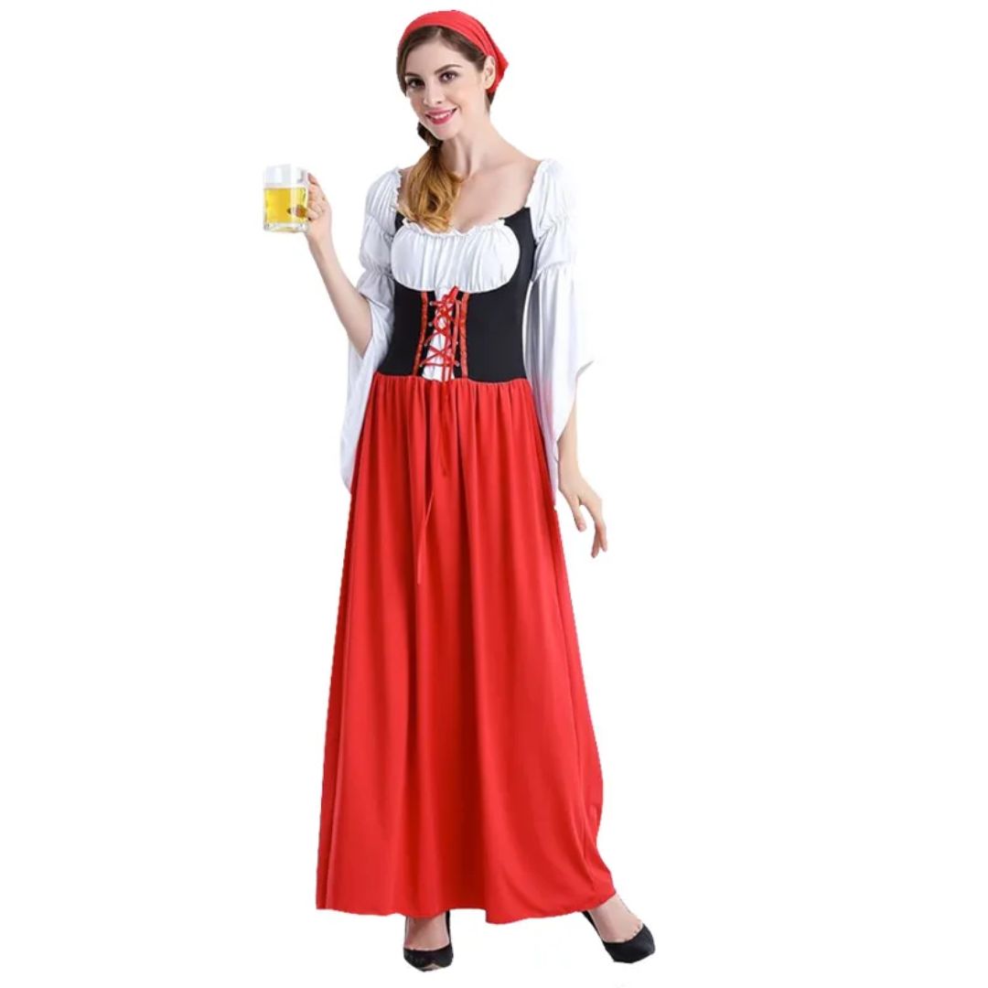 Frau im Oktoberfest-Kostüm mit rotem Rock und Bierkrug, traditionelles bayerisches Outfit.