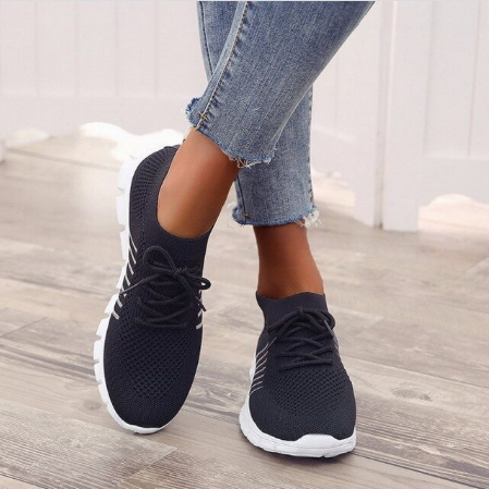 Schwarze Damen-Sneaker aus Mesh, bequem, atmungsaktiv, ideal für Freizeit und Sport.