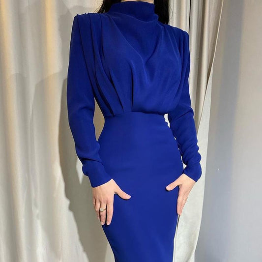 Damenkleid blau, langärmelig, elegantes Design, Abendmode, knielang, Falten, Satinoptik.