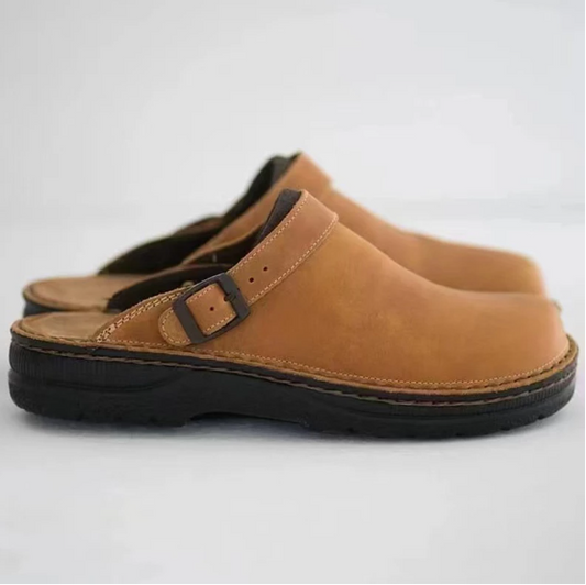 Braune Leder-Clogs mit Schnalle, bequeme Schuhe für Damen und Herren, rutschfeste Sohle.