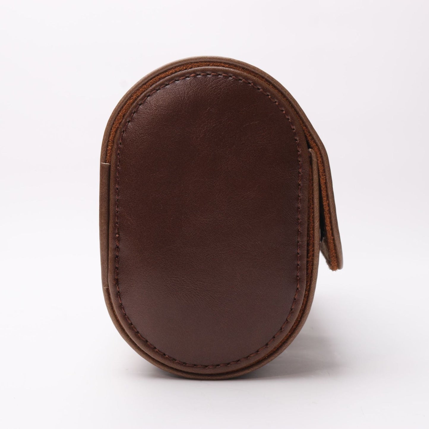 Braunes Lederetui oval, hochwertig, für Brillen oder Accessoires, elegant und stilvoll.