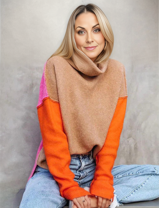 Frau in orange-braunem Pullover mit Rollkragen, lässig sitzend, modische Herbstkleidung.