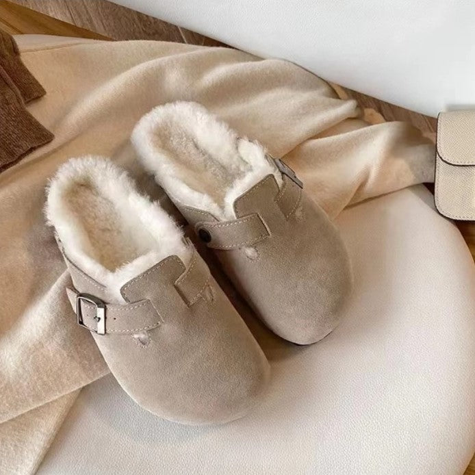 Beige Damen Hausschuhe mit Fellfutter, rutschfest, bequem, Wintermode, warme Pantoffeln.