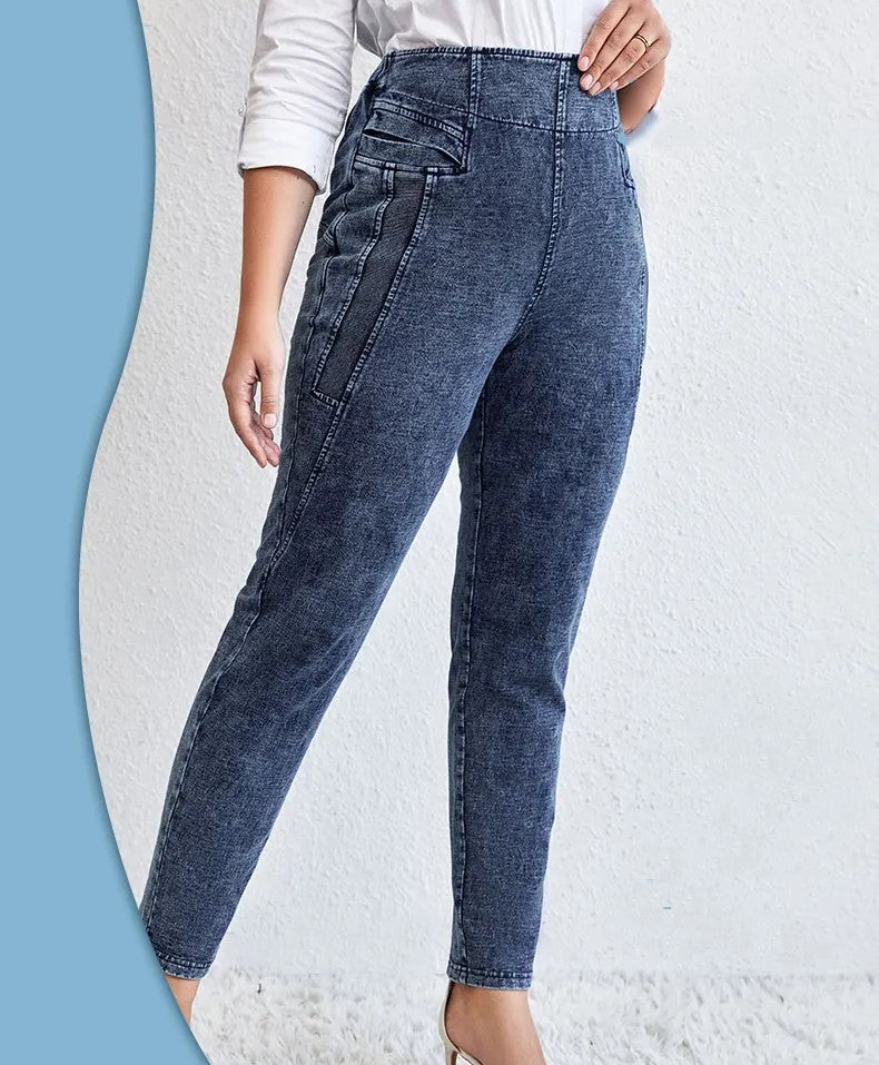 Damenjeans in Dunkelblau, hohe Taille, figurbetont, elastisch, modisch, bequem.