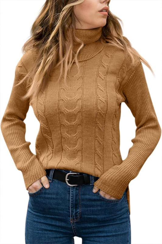 Frau in braunem Rollkragenpullover aus Strick, Zopfmuster, lässig, modisch, Herbstmode.