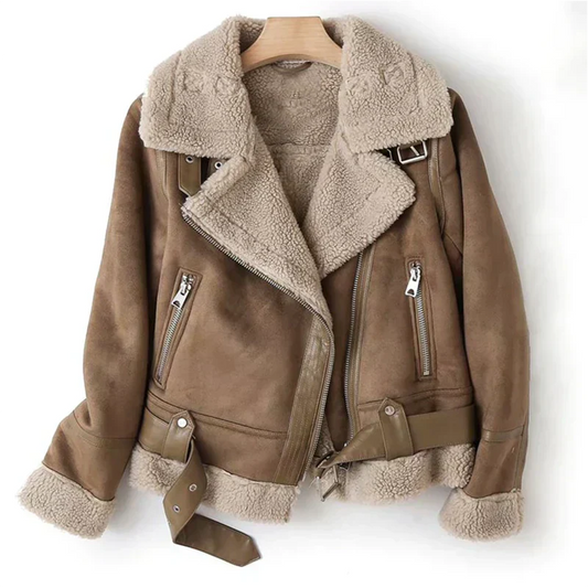 Braune Damen-Lederjacke mit Reißverschlüssen und Fellfutter, modisch und warm.