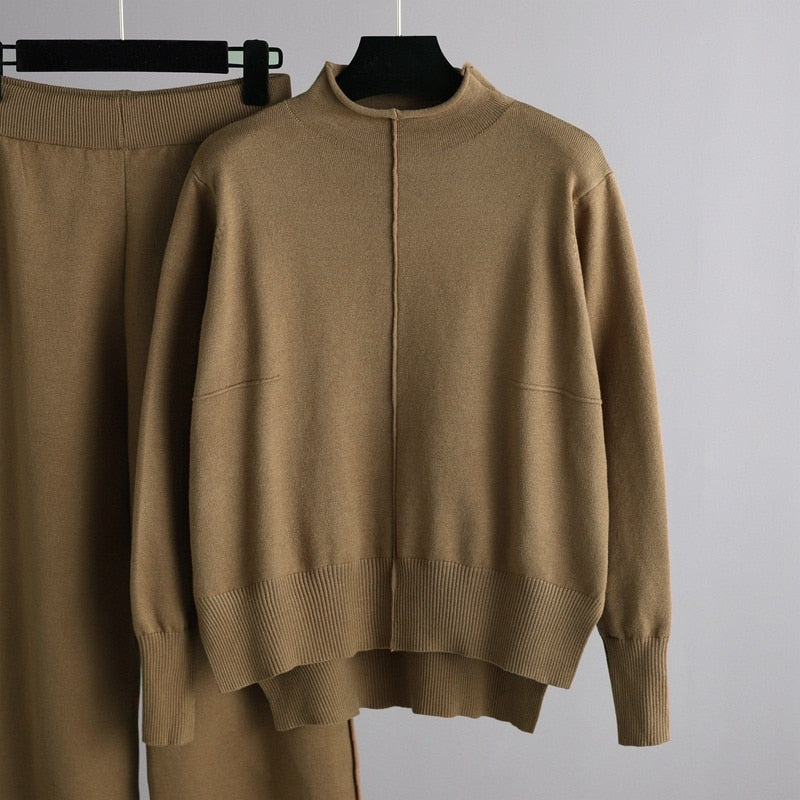 Brauner Strickpullover und Hose Set, Damenmode, Herbst-Winter, gemütlich, elegant.