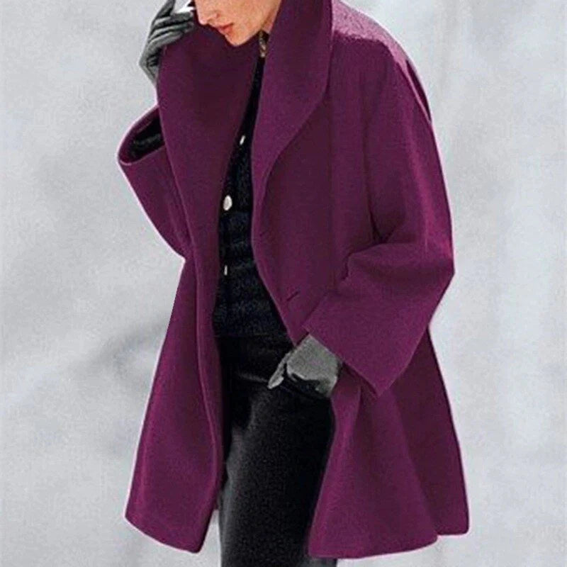 Damenmantel lila, Wollstoff, elegantes Design, Herbstmode, warme Oberbekleidung.