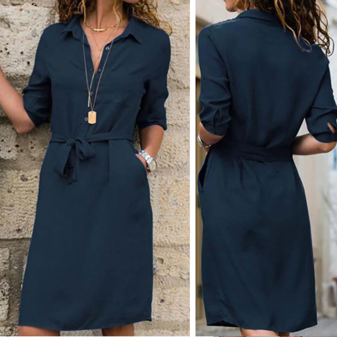 Dunkelblaues Hemdkleid, knielang, mit Gürtel, aus Baumwolle, für Damen, lässig-elegant.