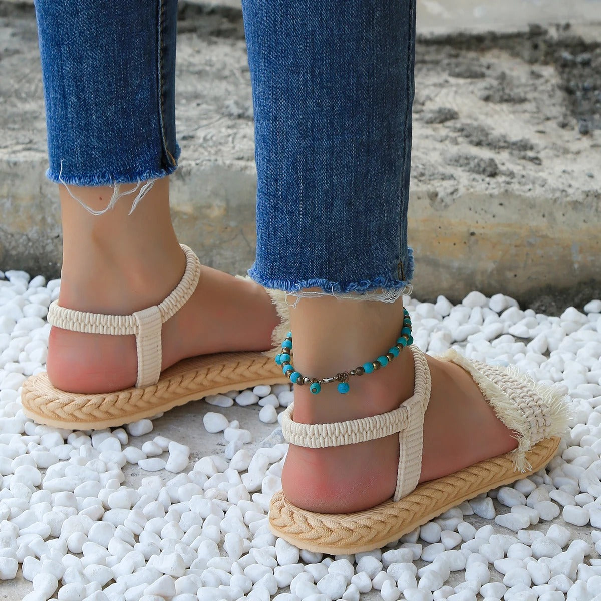 Trendiga tofs-sandaler med låg klack – Juliet