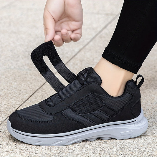 Schwarzer Sneaker mit Klettverschluss, atmungsaktiv, rutschfeste Sohle, Damen-Freizeitschuh.