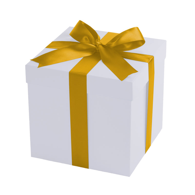 Weiße Geschenkbox mit goldener Schleife, quadratisch, ideal für besondere Anlässe und Geschenke.