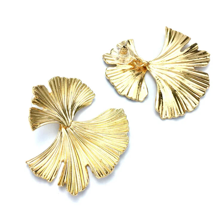 Goldene Ginkgo-Ohrringe, Blattdesign, modisch, Damen-Schmuck, elegant, Accessoire.