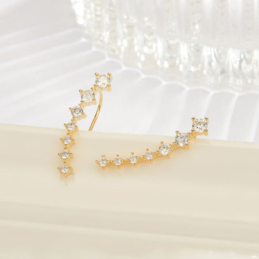 Goldene Ohrringe mit Zirkonia, 925 Sterling Silber, elegantes Schmuckdesign für Damen.