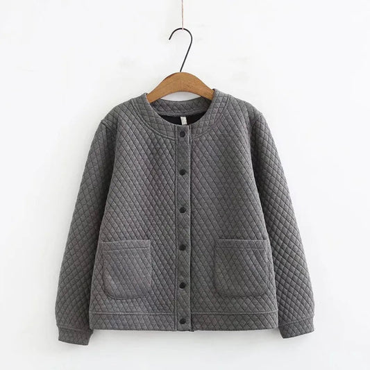 Graue gesteppte Jacke mit Knöpfen, Rundhalsausschnitt und Taschen, Damenmode, Herbstbekleidung.