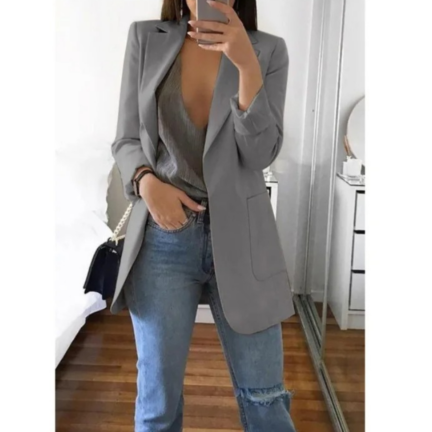 Damenblazer lang grau, eleganter Schnitt, ideal für Business und Freizeit, modisch und stilvoll.